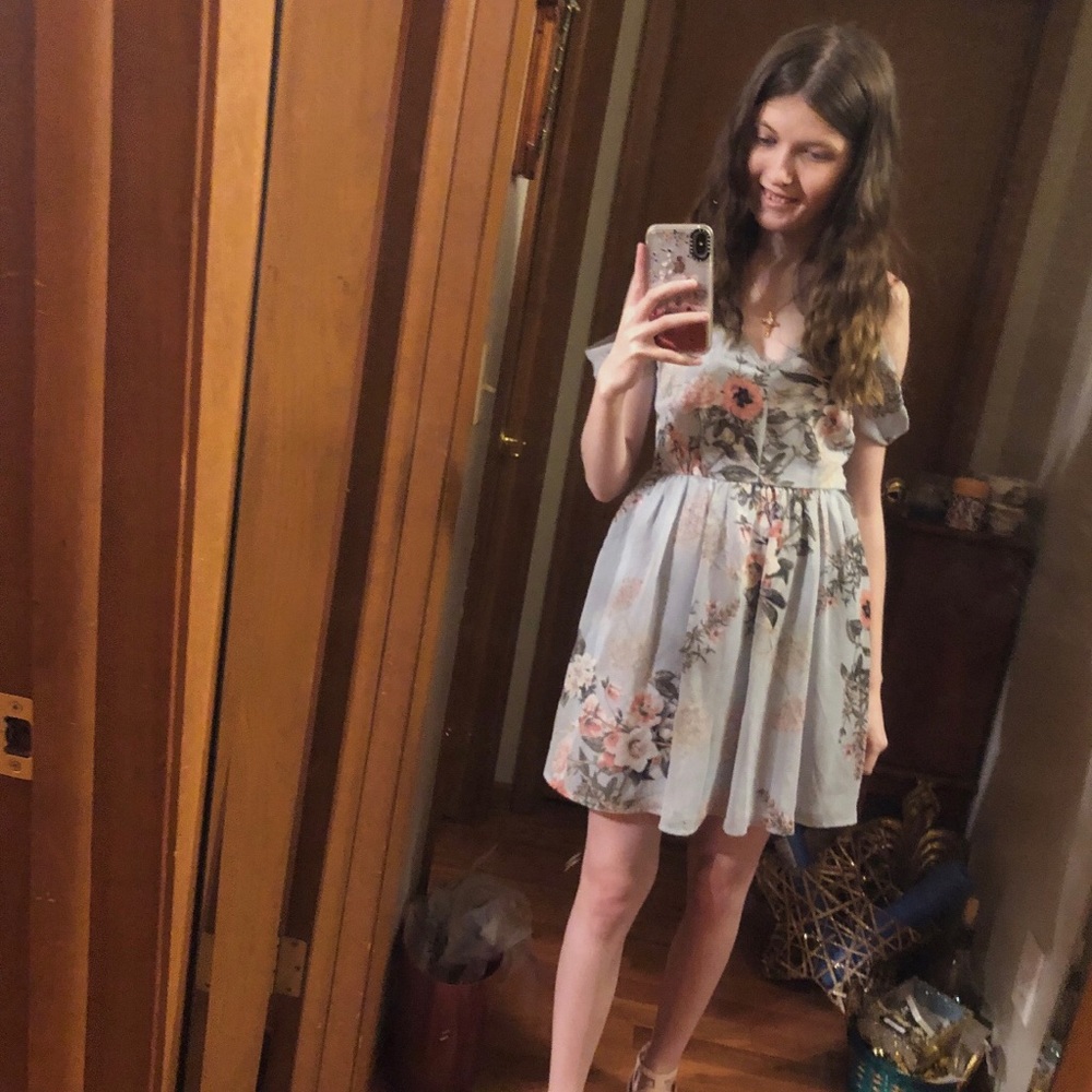 NWOT LIGHT BLUE LULU’S FLORAL DRESS